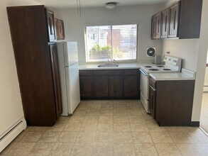 181 Oakwood Ave, Unit A1 in West Hartford, CT - Building Photo - Building Photo