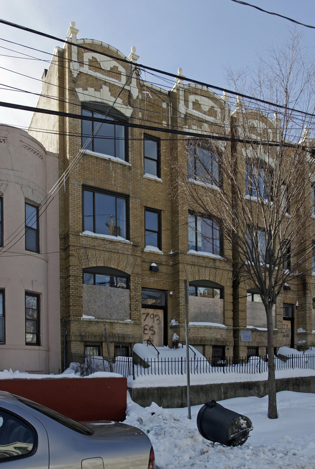 117 Bostwick Ave in Jersey City, NJ - Building Photo - Building Photo