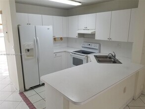 8851 NW 119th St in Hialeah, FL - Building Photo - Building Photo