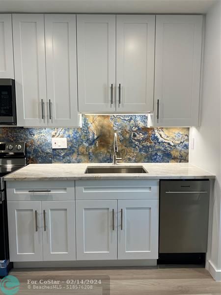 2050 NE 39th St, Unit 106 in Fort Lauderdale, FL - Building Photo