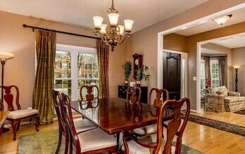 10532 Coral Berry Dr in Manassas, VA - Building Photo - Building Photo