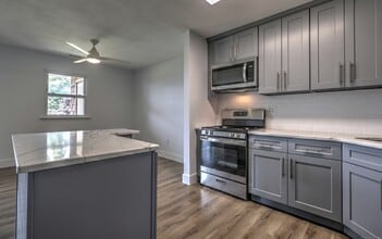 59 E Broadway in Milford, CT - Building Photo - Building Photo