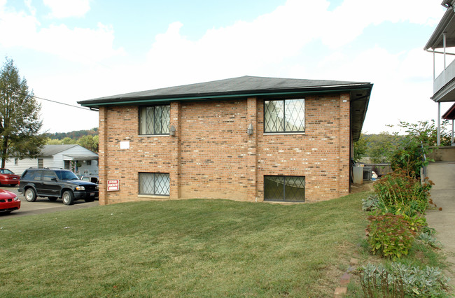 140 4th St in Kenova, WV - Foto de edificio - Building Photo