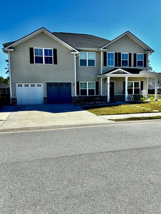 90 Abode Ave in Hinesville, GA - Foto de edificio