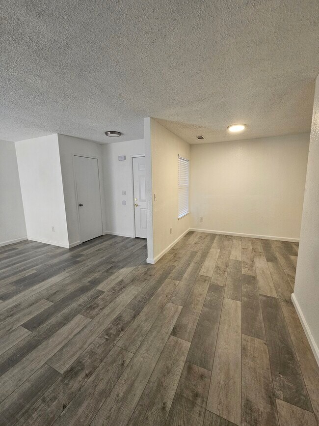 468 Cherry Ln, Unit Upstairs in Manteca, CA - Building Photo - Building Photo