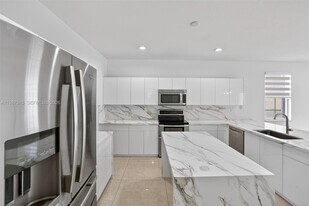 15051 SW 18th Terrace in Miami, FL - Building Photo