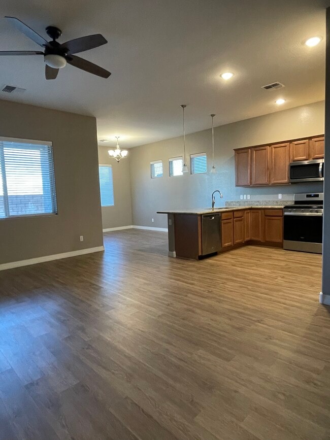 5649 N Teaberry Ln in Prescott Valley, AZ - Foto de edificio - Building Photo