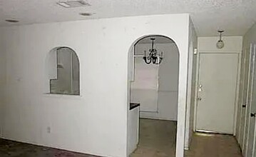 1018 Pleasant Valley Ln in Arlington, TX - Building Photo - Building Photo