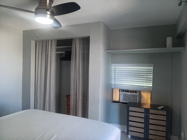 D4 10th Ave, Unit D4 10th Ave Stock Island FL 33040 in Stock Island, FL - Foto de edificio - Building Photo