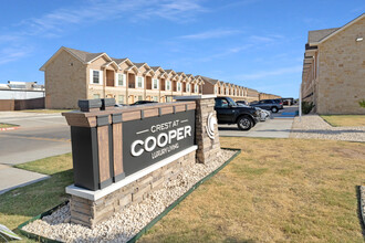 Crest at Cooper in Lubbock, TX - Foto de edificio - Building Photo