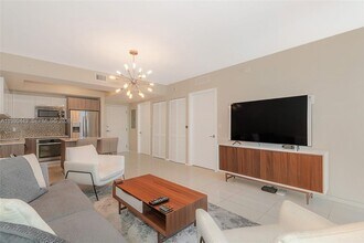 5300 Paseo Blvd in Doral, FL - Building Photo - Building Photo