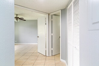 1530 SE Royal Green Cir in Port St. Lucie, FL - Building Photo - Building Photo
