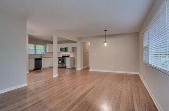 1810 Teasley Dr SE in Smyrna, GA - Foto de edificio - Building Photo