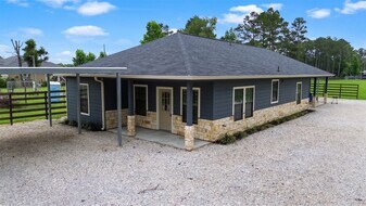 18397 Old Houston Rd in Conroe, TX - Building Photo