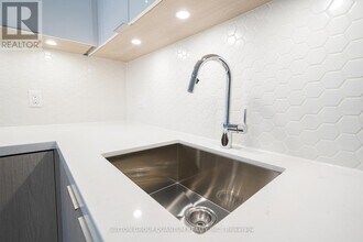 15 Queens Quay E in Toronto, ON - Building Photo - Building Photo