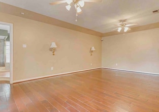 18103 Ravenfield Dr in Houston, TX - Foto de edificio - Building Photo