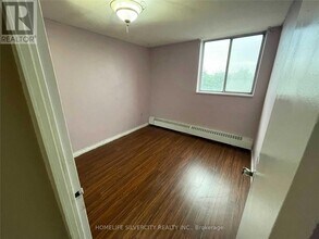 60-260 Stevenson Rd in Toronto, ON - Building Photo - Building Photo