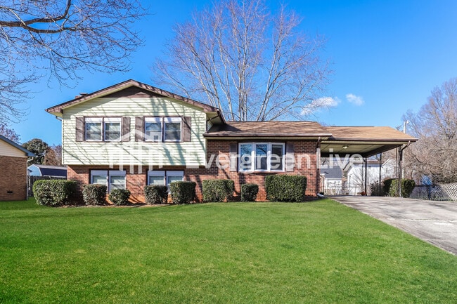 1711 Oberlin Dr in High Point, NC - Building Photo - Building Photo