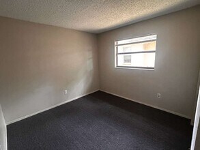 615 13th Ave NW in Largo, FL - Building Photo - Building Photo