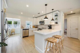 4523 Fluvia Ave in Naples, FL - Foto de edificio - Building Photo