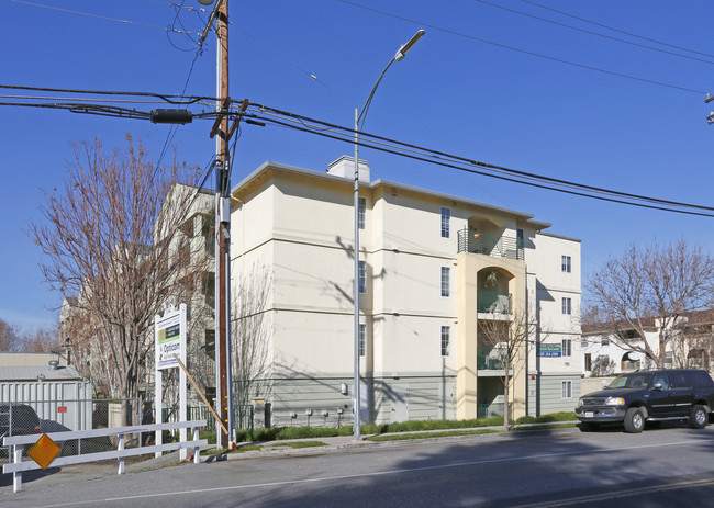 Summercrest Villas in San Jose, CA - Foto de edificio - Building Photo