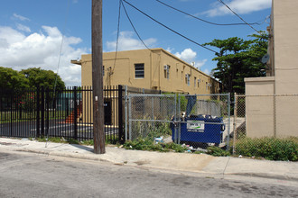 239 NW 16th St in Miami, FL - Building Photo - Building Photo