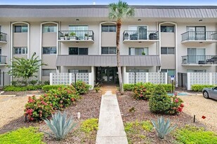 4611 W Fig St in Tampa, FL - Building Photo