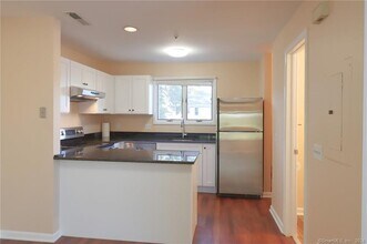 25 Cottage St in Norwalk, CT - Building Photo - Building Photo