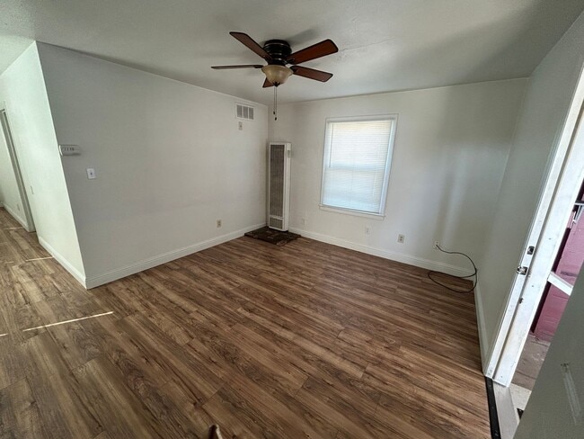 1002 W 6th St in Hanford, CA - Building Photo - Building Photo