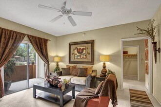 The Retreat at Speedway in Tucson, AZ - Building Photo - Building Photo