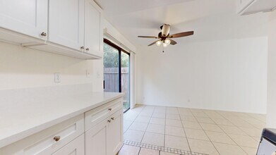 2202 Hess Cir, Unit 11 in Huntington Beach, CA - Foto de edificio - Building Photo