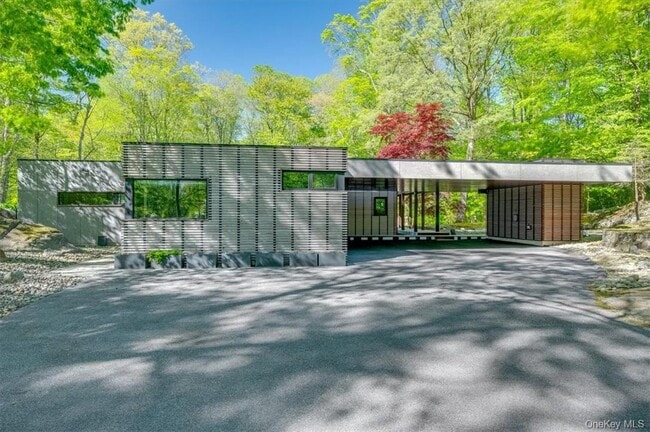 971 Fenimore Rd in Larchmont, NY - Building Photo - Building Photo