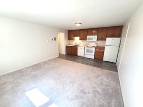 8 Azalea Ct, Unit 6D in Acton, MA - Building Photo - Building Photo