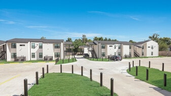 Zurqui at Cypress in New Orleans, LA - Building Photo