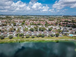 10000 NW 9th St Cir in Miami, FL - Building Photo - Building Photo