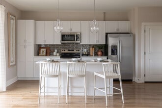 Livano Oakwood in Oakwood, GA - Building Photo - Building Photo