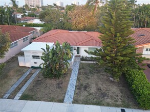 7513 Cutlass Ave in North Bay Village, FL - Building Photo - Building Photo