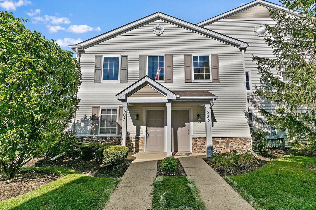1809 Silverstone Dr in Carpentersville, IL - Building Photo