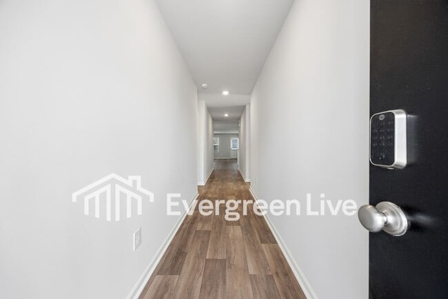 property at 1716 King Oaks Lp