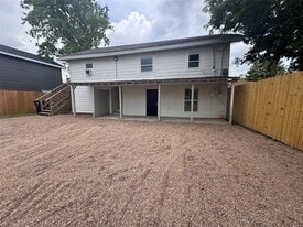 27 Norwood St in Houston, TX - Building Photo