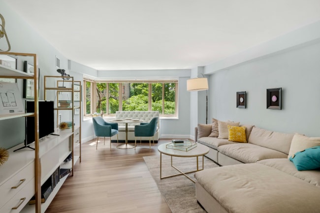 1350 N Ritchie Ct in Chicago, IL - Building Photo - Building Photo