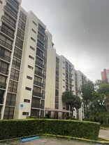 16909 N Bay Rd in Sunny Isles Beach, FL - Building Photo