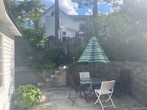 35 Youngs Hill Rd in Halesite, NY - Building Photo - Building Photo