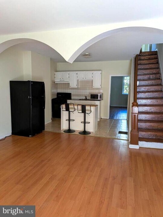 57 E Collom St in Philadelphia, PA - Building Photo