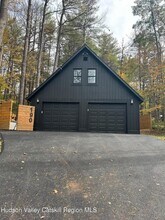 190 Green Lake Rd in Athens, NY - Building Photo - Building Photo