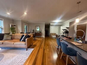 22 Linden Ave, Unit 2 in Somerville, MA - Foto de edificio - Building Photo