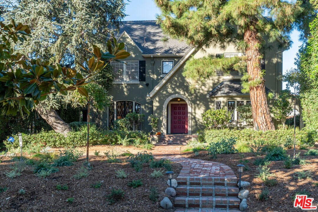 149 N Van Ness Ave in Los Angeles, CA - Building Photo