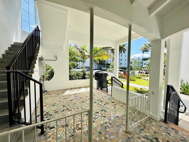 1560 Euclid Ave in Miami Beach, FL - Building Photo - Building Photo