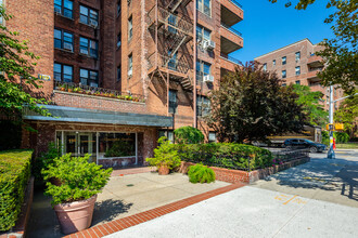 110 Ocean Parkway in Brooklyn, NY - Building Photo - Building Photo