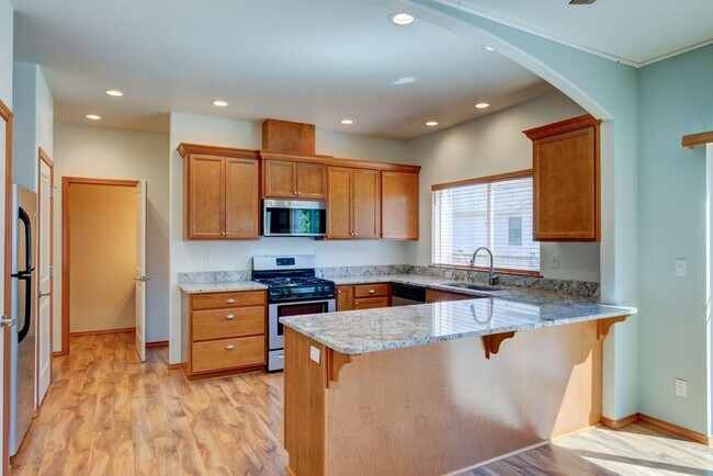 950 Lyle Ridge Cir in Oak Harbor, WA - Building Photo - Building Photo